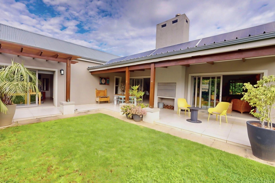 3 Bedroom Property for Sale in Kraaibosch Western Cape